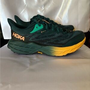 Hoka Speedgoat 5 GTX, beautiful green color, Size 9